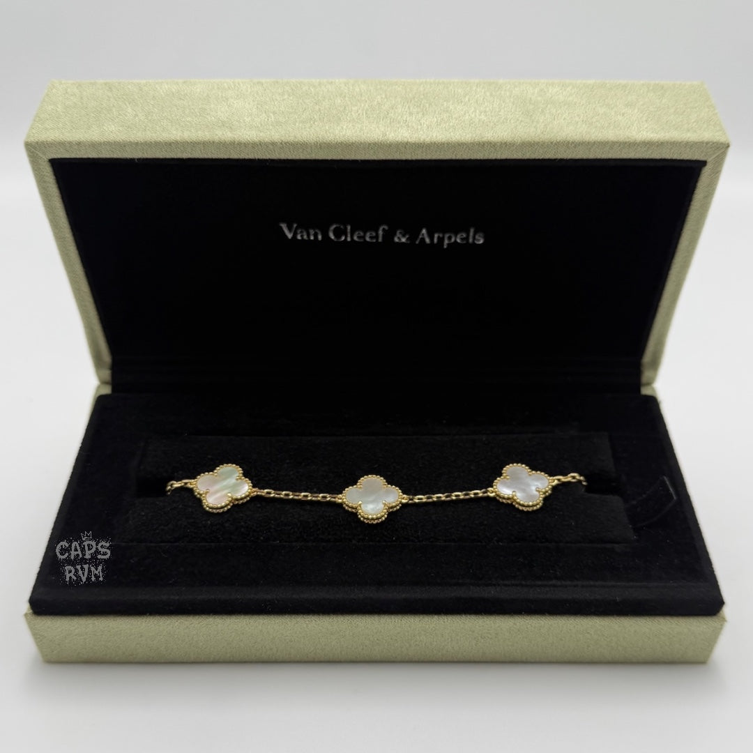 PULSERA TIPO VAN CLEEF DORADA - BLANCA