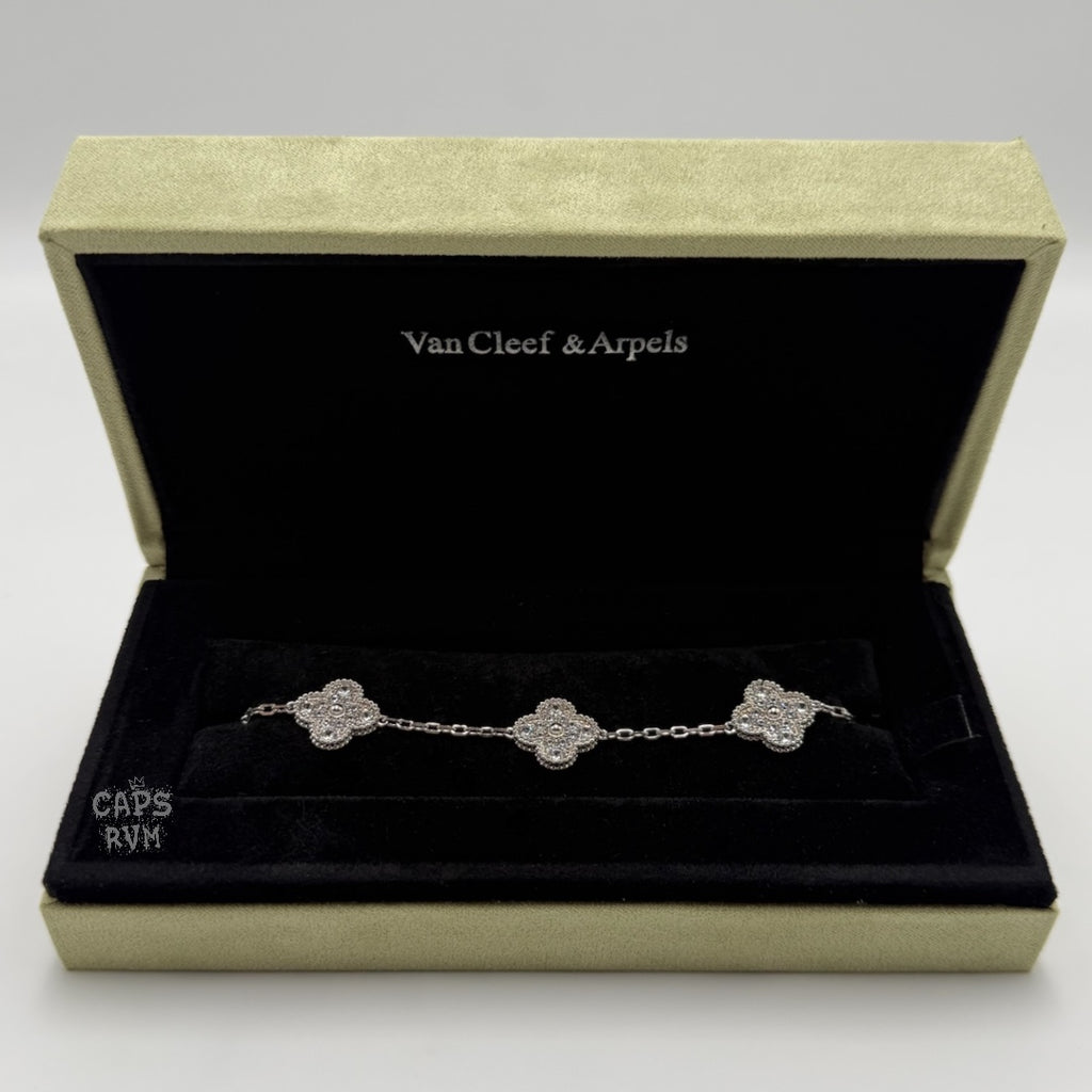 PULSERA TIPO VAN CLEEF PLATEADA CON CRISTALES