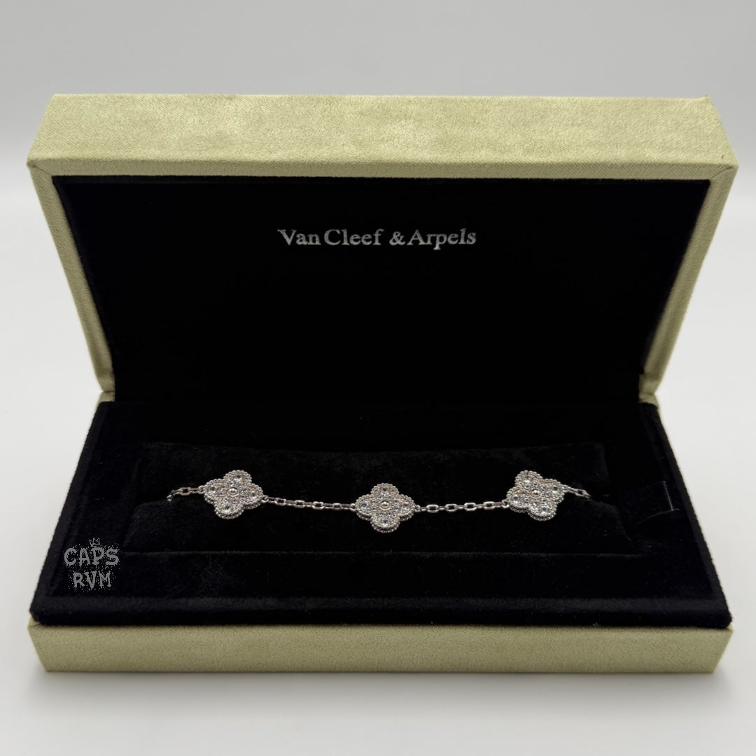 PULSERA TIPO VAN CLEEF PLATEADA CON CRISTALES